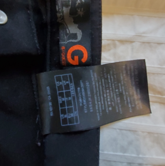 CLOTHING - Picture 3 of 3